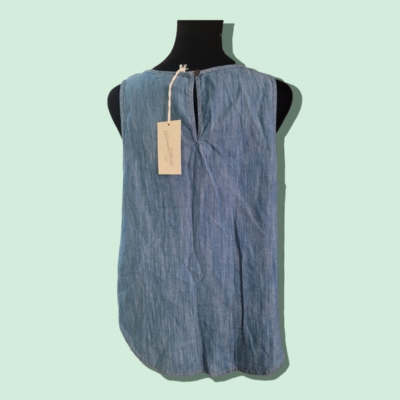 NWT Universal Thread Chambray Swing Top Size Medium - Picture 2 of 4